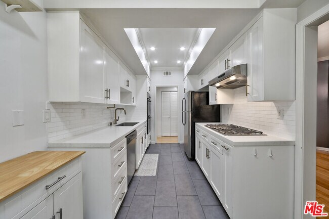 Building Photo - 11939 Gorham Ave