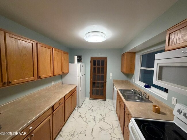 Building Photo - 117 Magnolia Dr