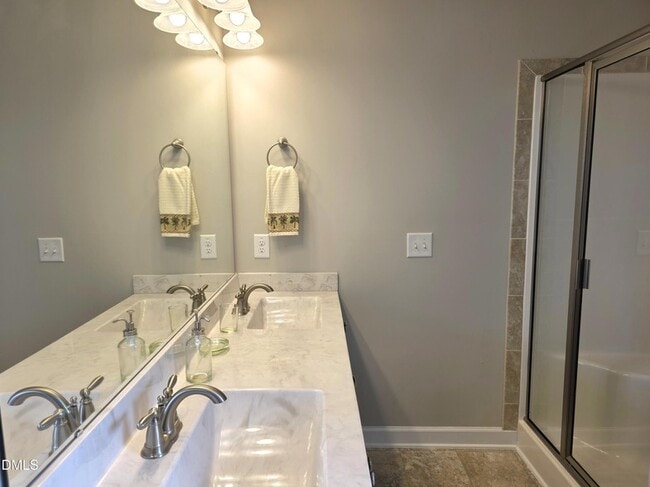 Building Photo - 281 E Webber Ln