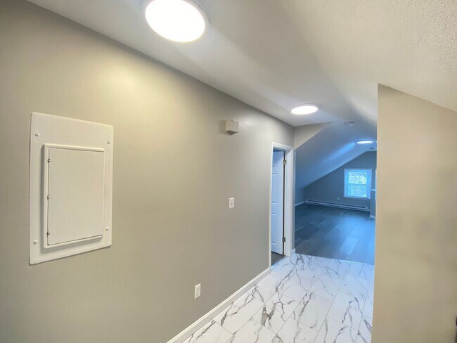 Building Photo - 7 Commercial St