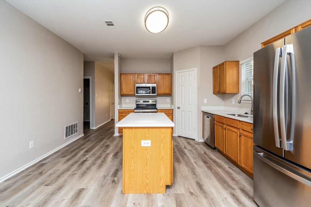 Building Photo - 1707 White Mountain Wy