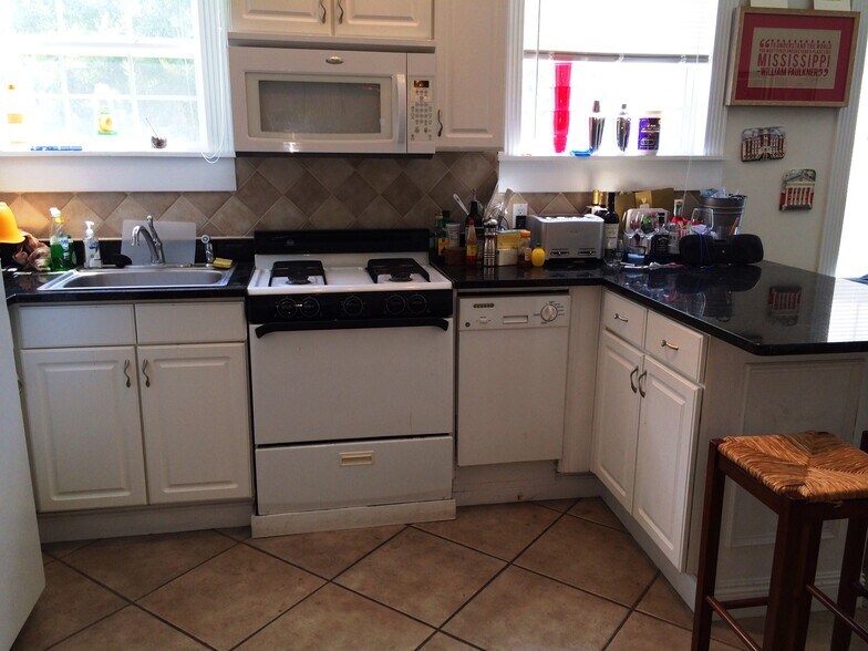 Building Photo - 4007 Prytania St