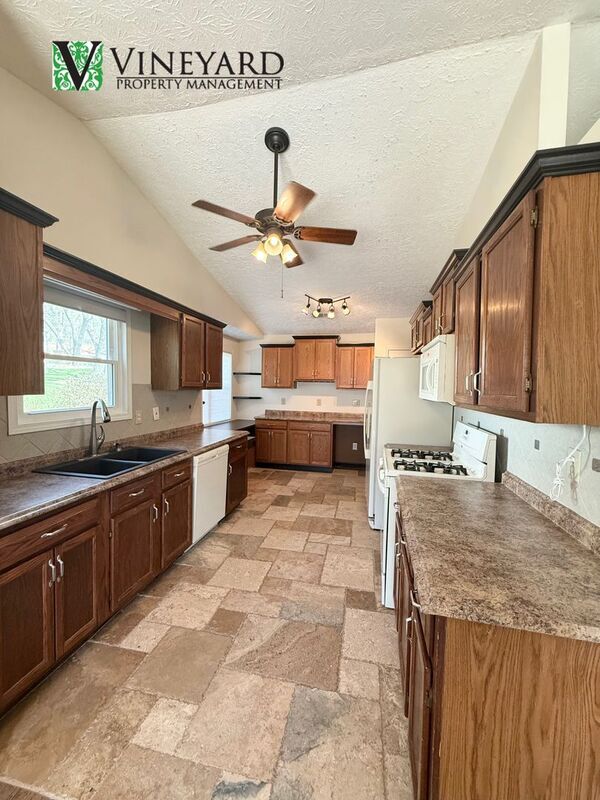 Building Photo - 1907 Grant Ln