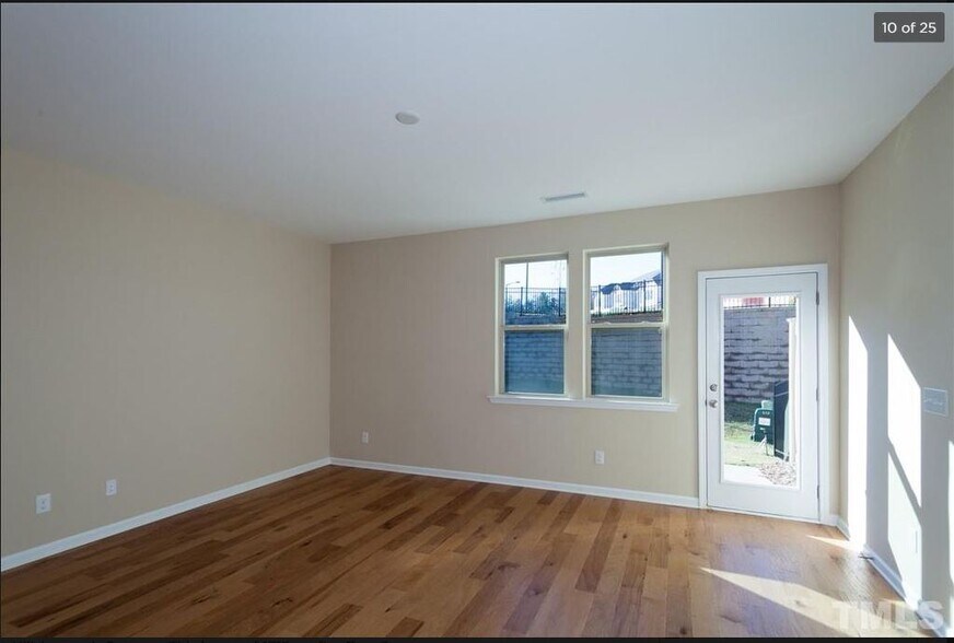 Building Photo - 130 Rubrum Dr