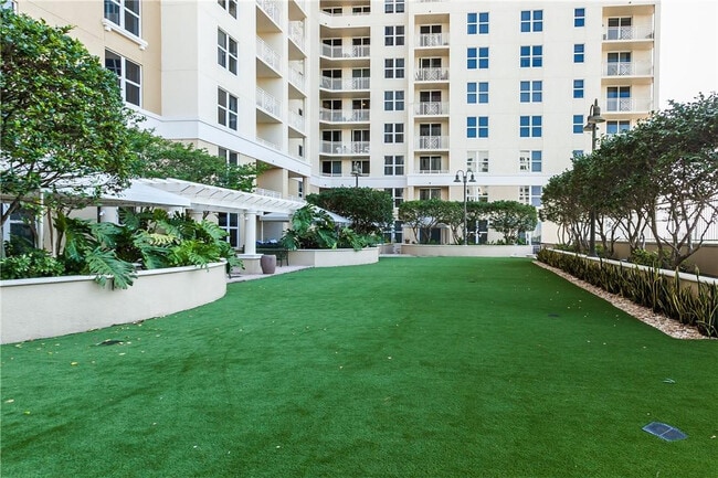 Building Photo - 511 SE 5 Ave