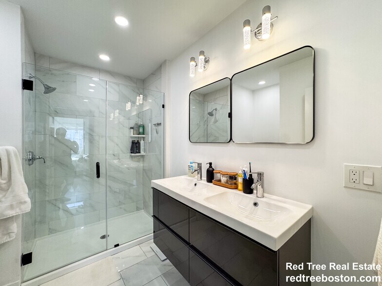 Building Photo - 231 Maverick St