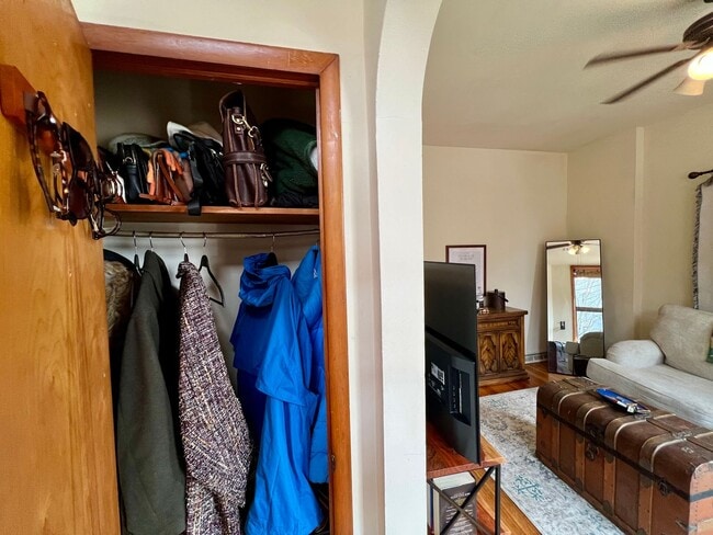 Building Photo - 1902 W Cortland St