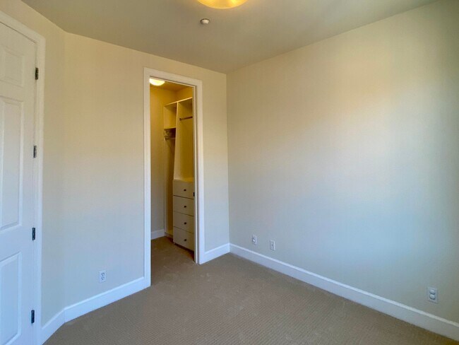 Building Photo - Beautiful 3 Bedroom 2.5 Bath Sunnyvale Vil...