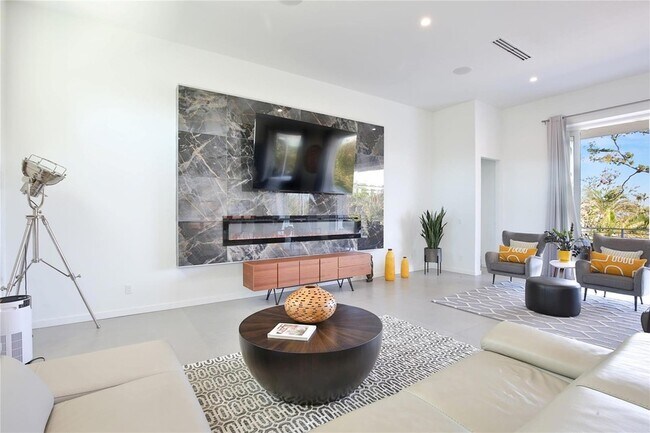 Building Photo - 3939 Higel Ave