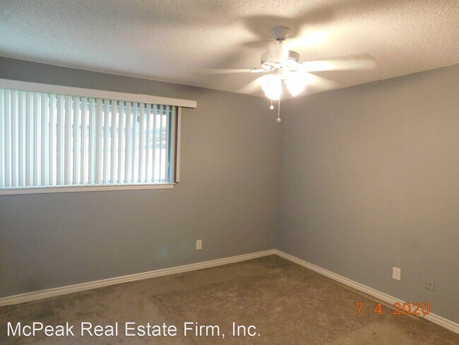 Building Photo - 1 br, 1.5 bath House - 6314 Newtown Circle...