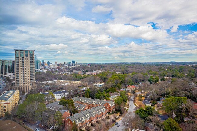 Building Photo - 2795 Peachtree Rd NE