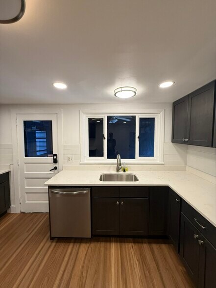 Building Photo - 4928 Sciota St