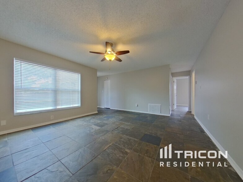 Building Photo - 405 Citadel Dr