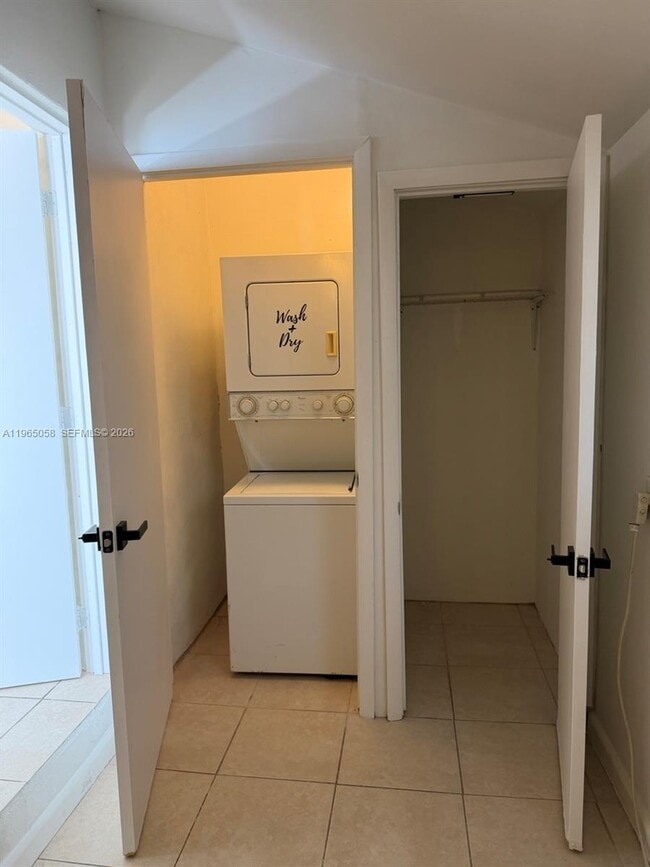 Building Photo - 1225 NW 45th St