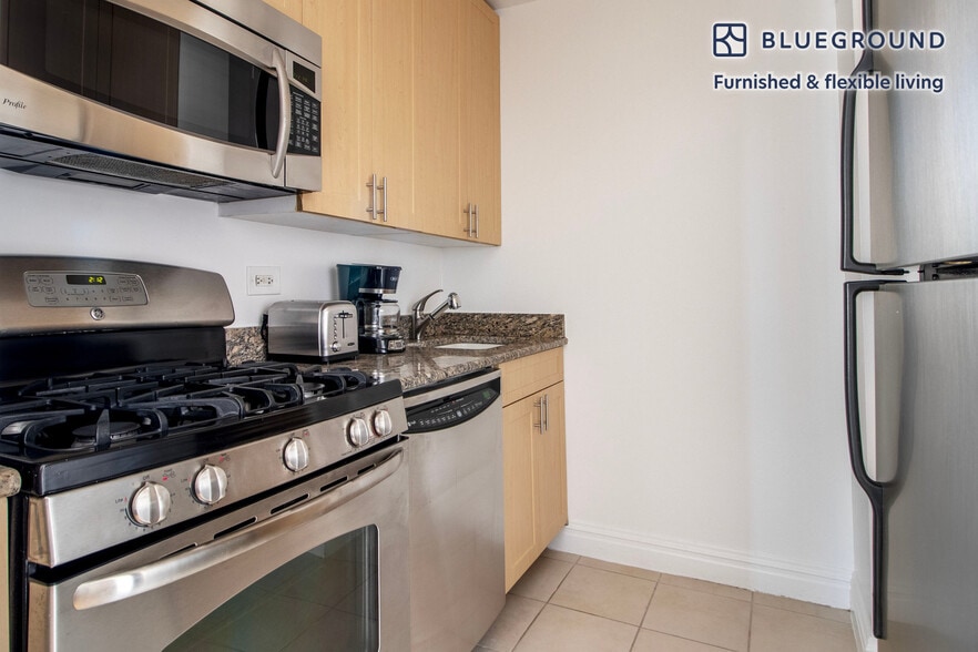 Building Photo - 235 W 48th St