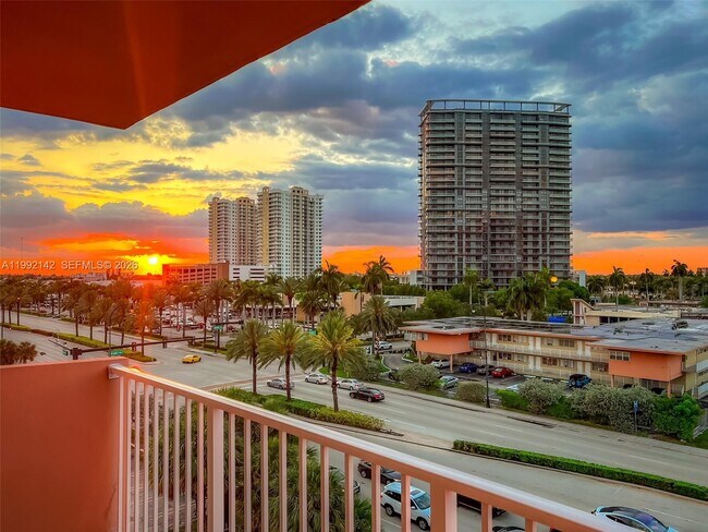 Building Photo - 2200 E Hallandale Beach Blvd