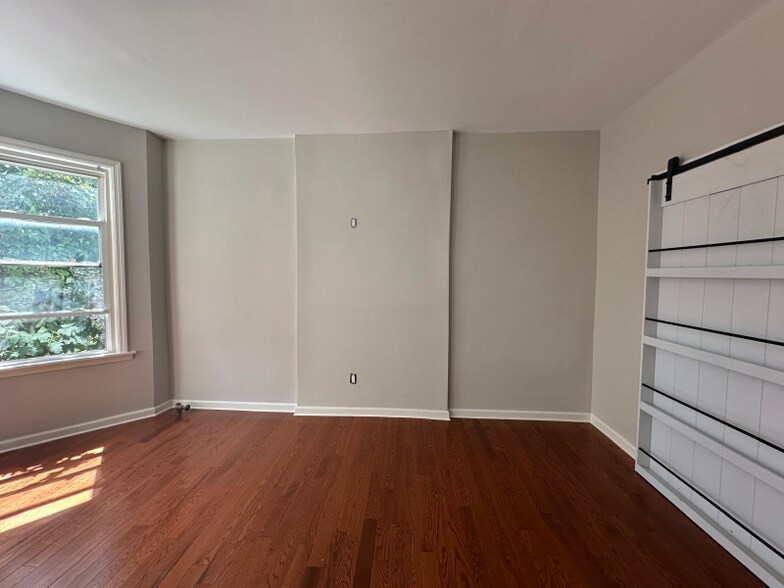 Primary Photo - 3095 Heath Ave