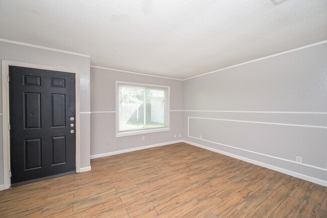 Building Photo - 506 N 3rd St