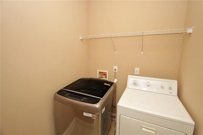 Building Photo - 3029 Woodwalk Dr SE