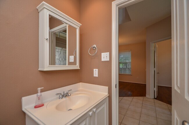 Building Photo - 11 Cider Mill Ct