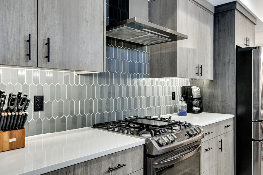 Luxury Kitchen with Gas Stove Top - 1013 Park Ave