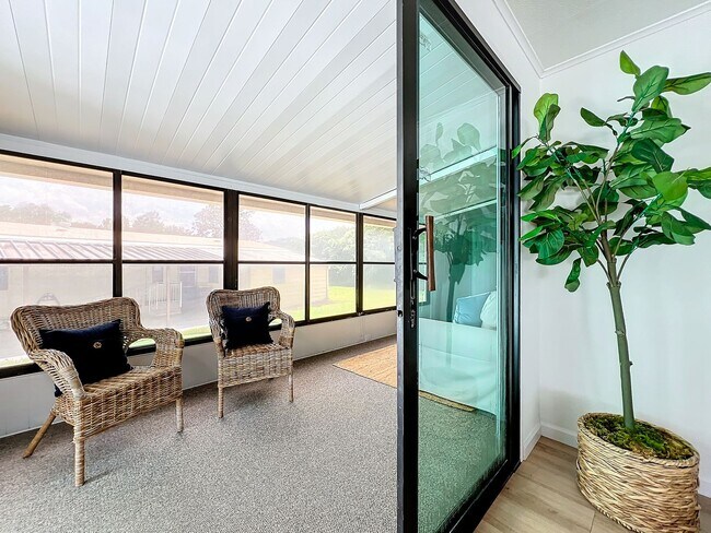 Building Photo - Gorgeous fully remodeled 2-Bedroom, 2 Bath...