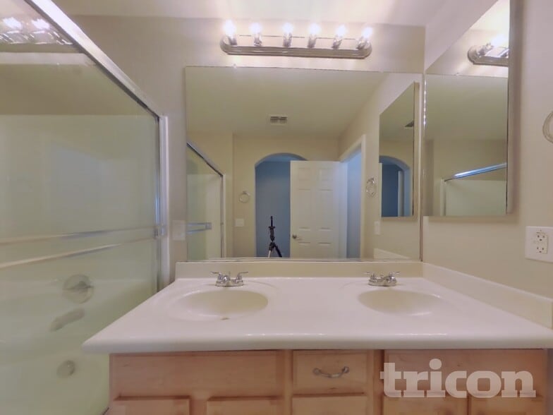 Building Photo - 10268 W Sands Dr