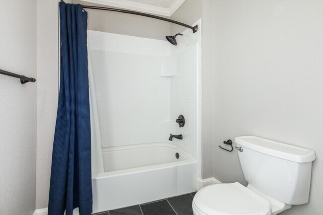 Building Photo - 405 24th St