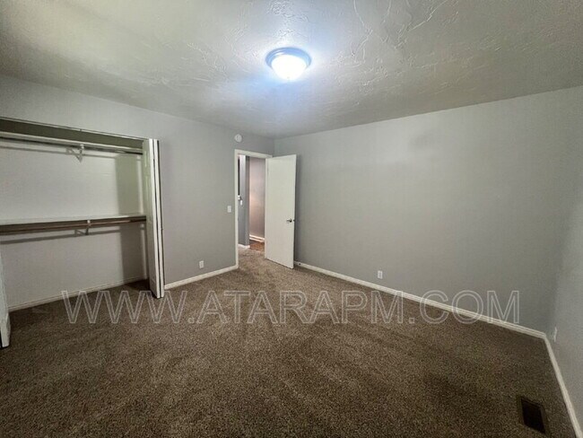 Building Photo - 11633 Nicklaus Rd