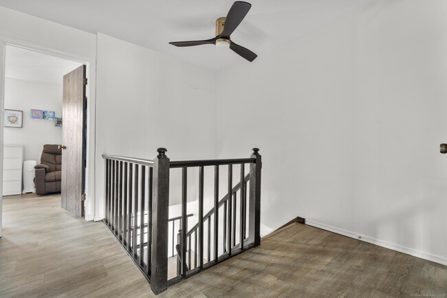 Building Photo - 237 Strawberry Hill Ave