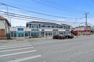 Building Photo - 14 Bayville Ave