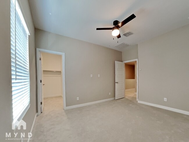 Building Photo - 2241 W Echo Ln