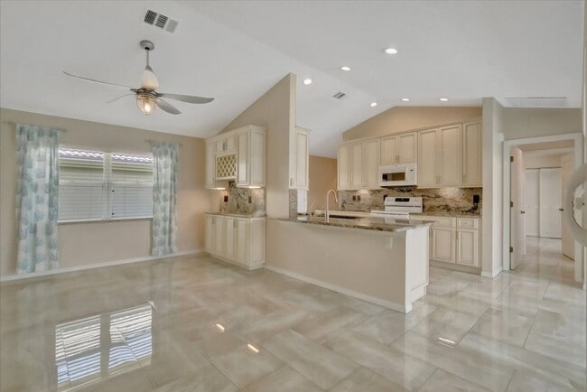 Building Photo - 3BR/2.5BA Private Pool Home | Chestnut Creek Community in Venice