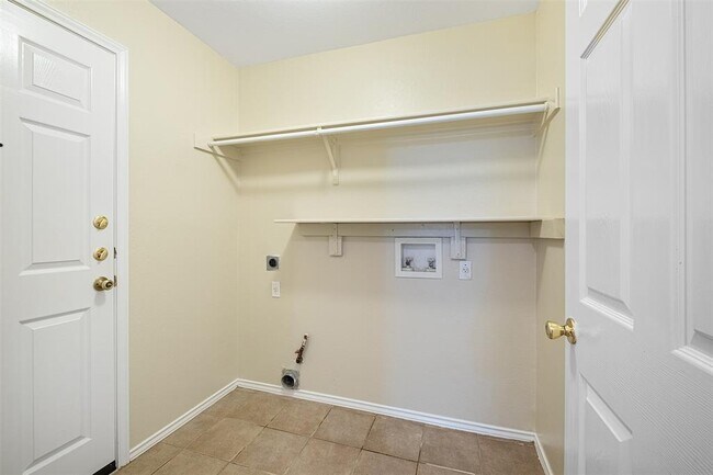 Building Photo - 2205 Romeo Dr