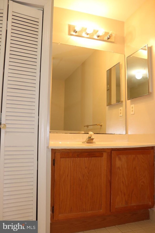 Building Photo - 237 Andover Pl