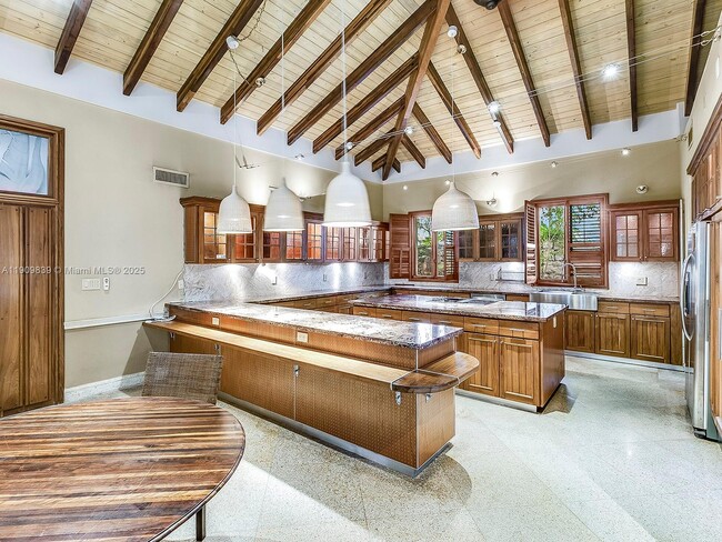 Building Photo - 3504 Banyan Cir