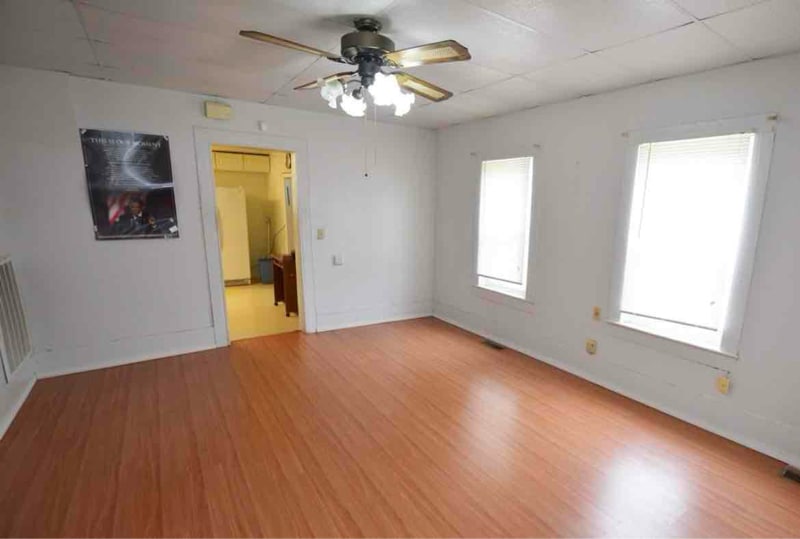 Building Photo - 424 W Chickasaw St