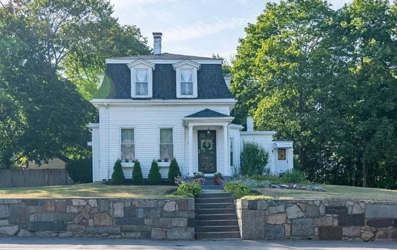 Primary Photo - 1104 Pleasant St