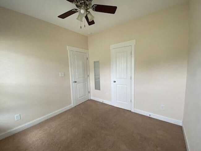 Building Photo - 3 Bed, 2 Bath unfurnished home with Bonus room in Escoba Bay!