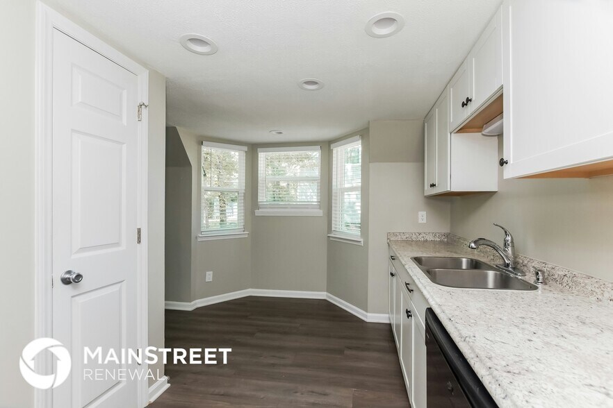 Building Photo - 8009 Beacon Hills Rd