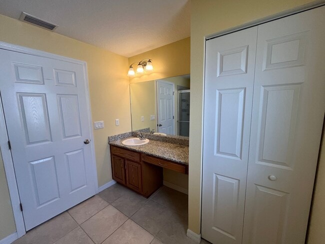 Building Photo - 10 Burning Wick Pl