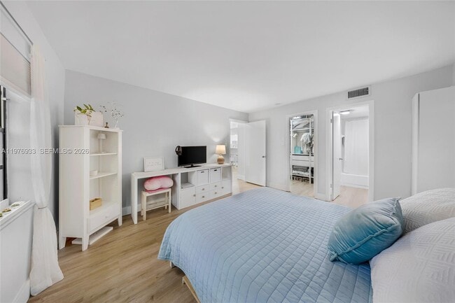 Building Photo - 130 S Cypress Rd