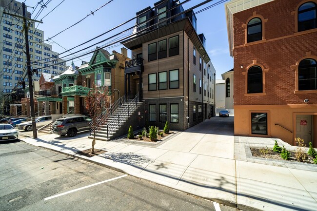 Building Photo - 131 Clifton Pl