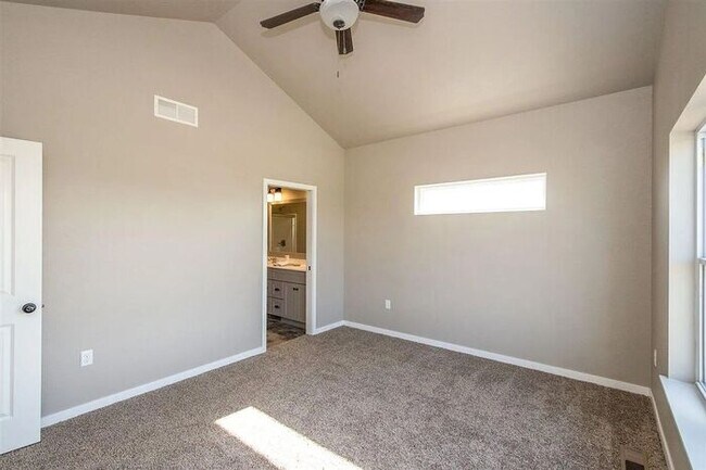Building Photo - $2,275 | 3 Bedroom, 2.5 Bathroom Town Home | Pet Friendly | Sublease* | Available for August 1st,...