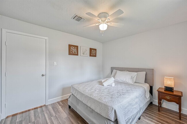 Building Photo - 11618 Corona Ln