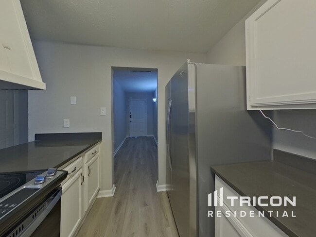 Building Photo - 1005 Llano Trail