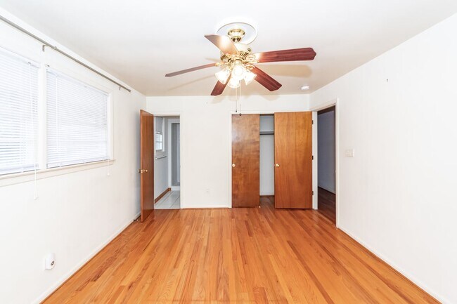 Building Photo - 453 Wade Hampton Dr