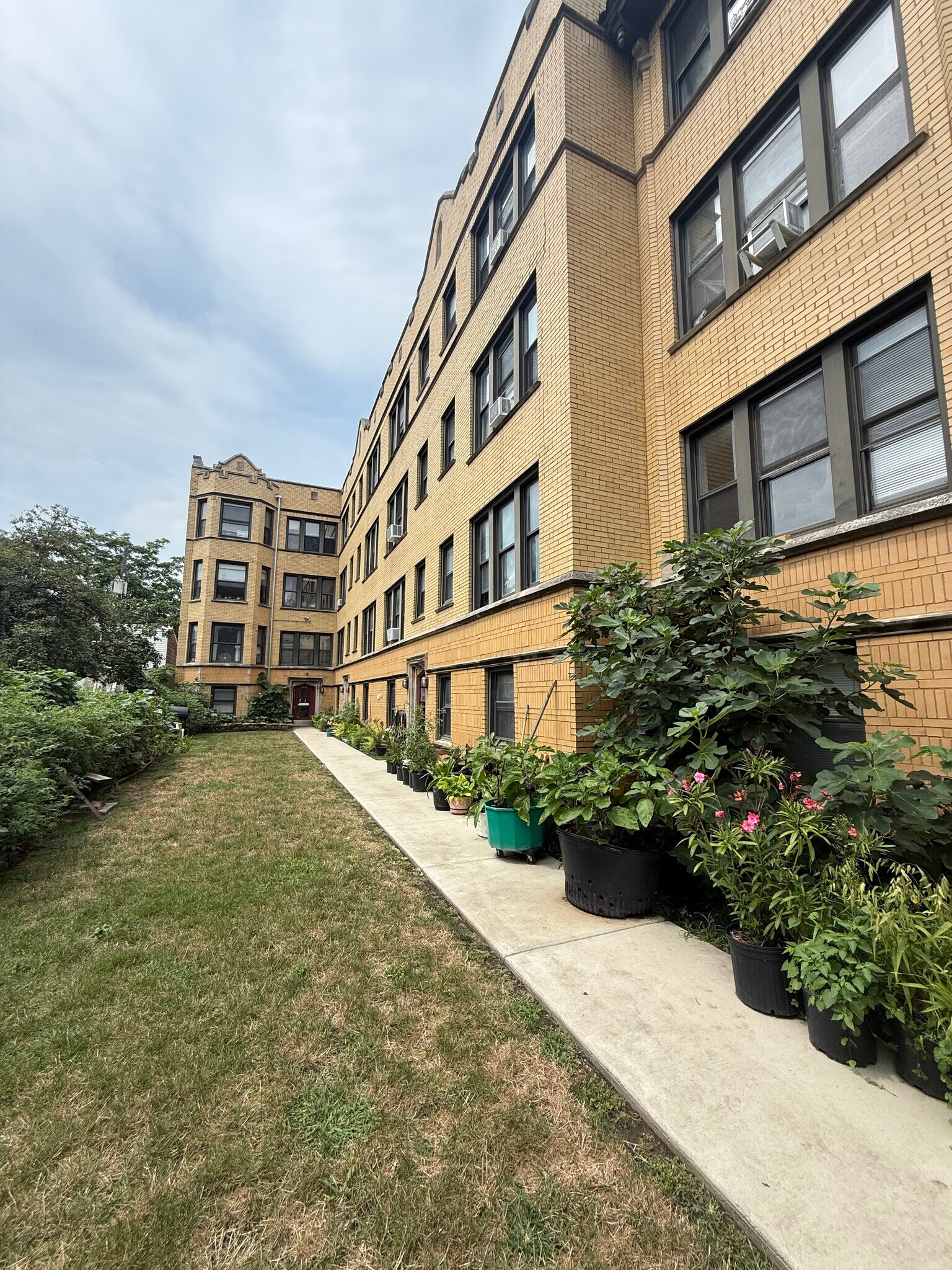 Building Photo - 2321 N Spaulding Ave