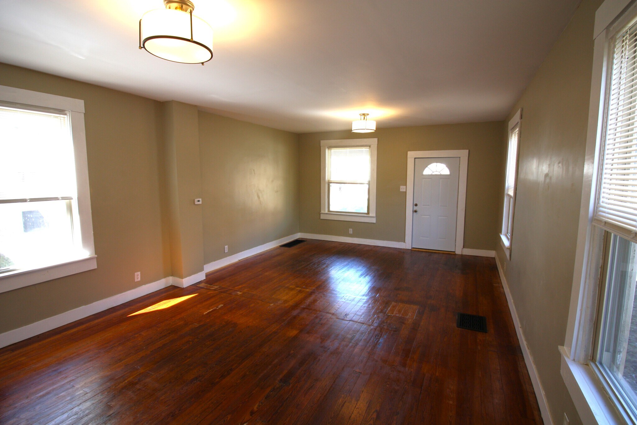Building Photo - 2119 Feldman Ave