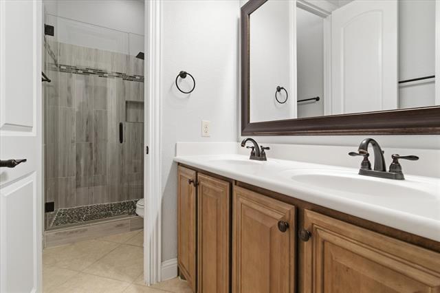 Building Photo - 2324 Lynbridge Cir